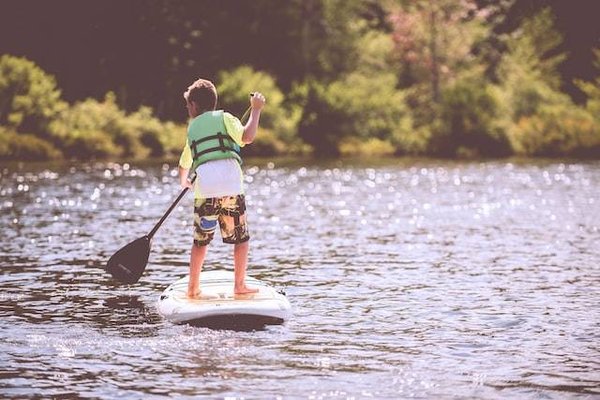 Découvrez les meilleures activités de plein air à faire dans un camping du Gard en bord de rivière
